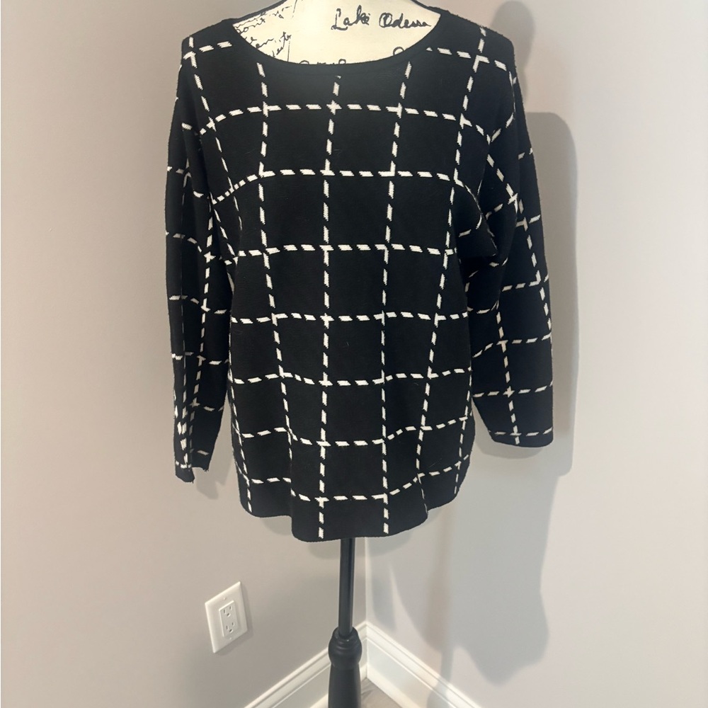 Love Scarlett Black and White Knit Sweater